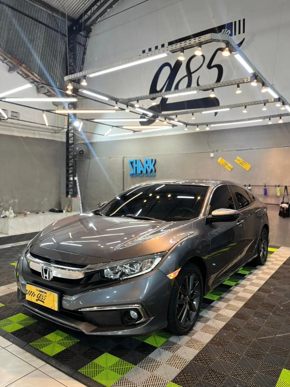 Honda Civic cinza com vitrificação