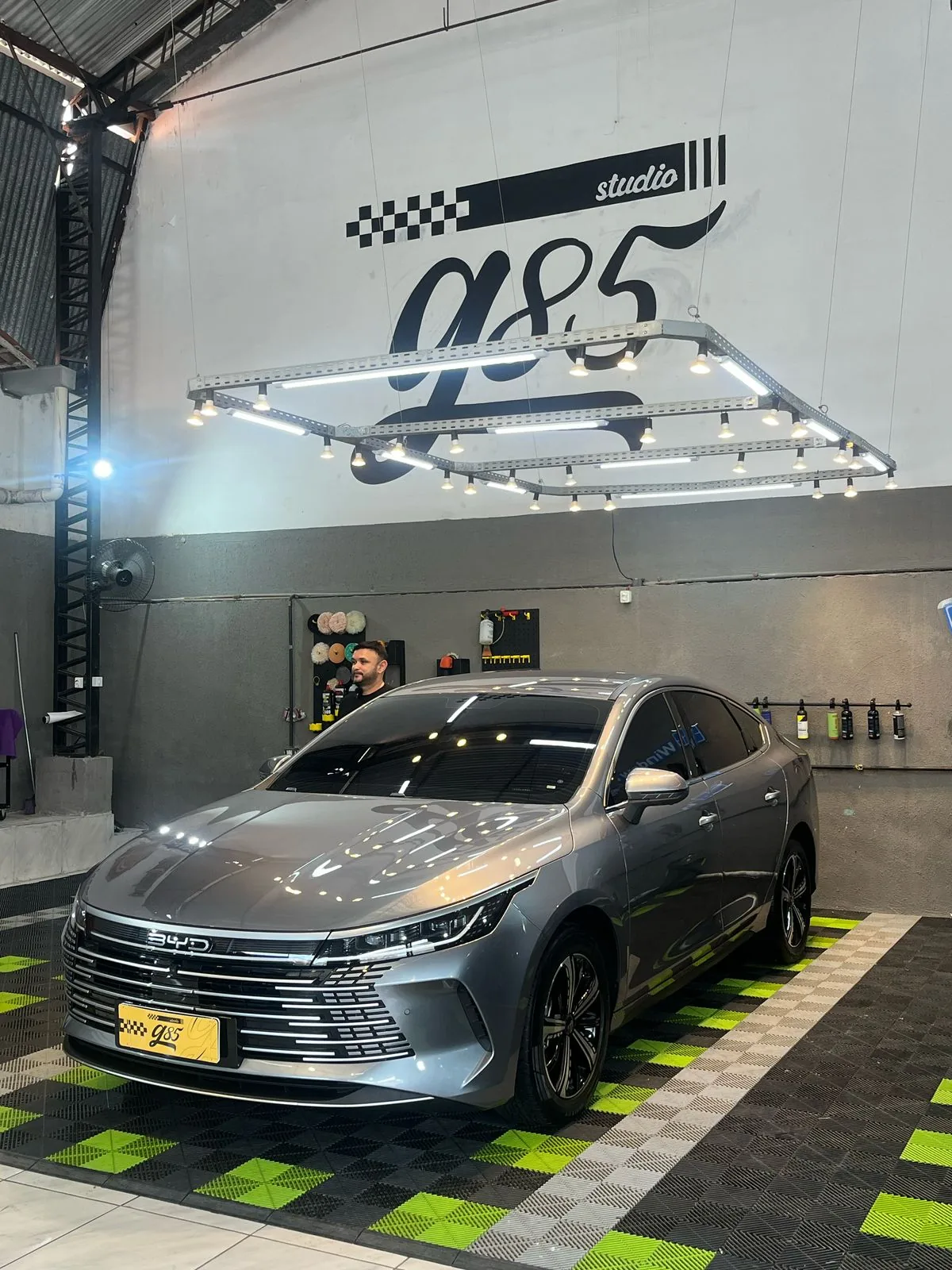 Sedã BYD com PPF aplicado na frente