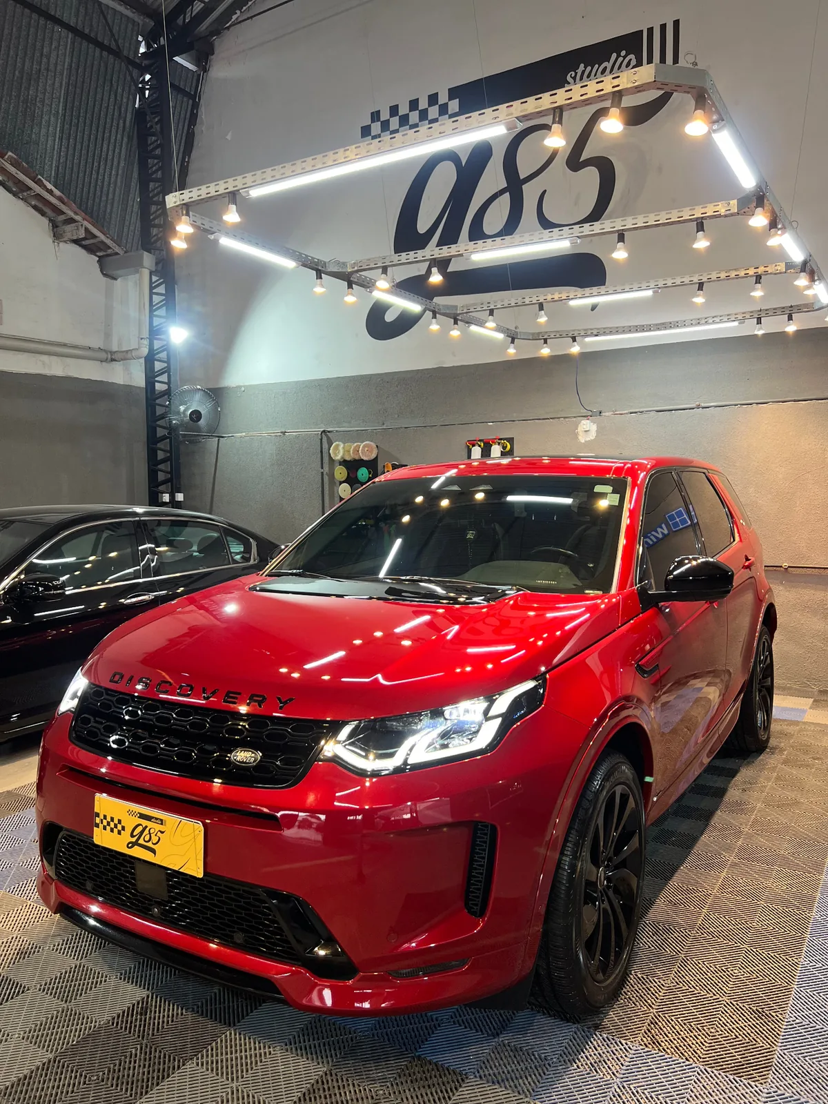 Land Rover Discovery vermelha finalizada no Studio G85