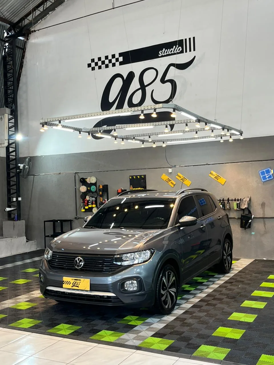 VW T-Cross cinza com vitrificação